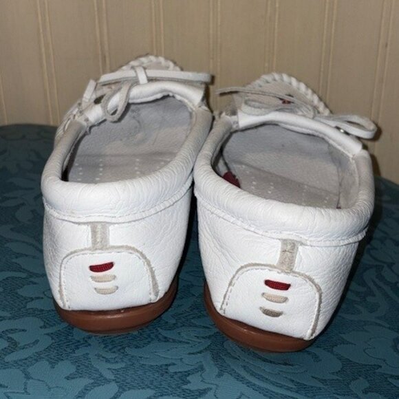 Minnetonka Women's Thunderbird Animikii Softsole Moccasin Flats - Picture 2 of 4